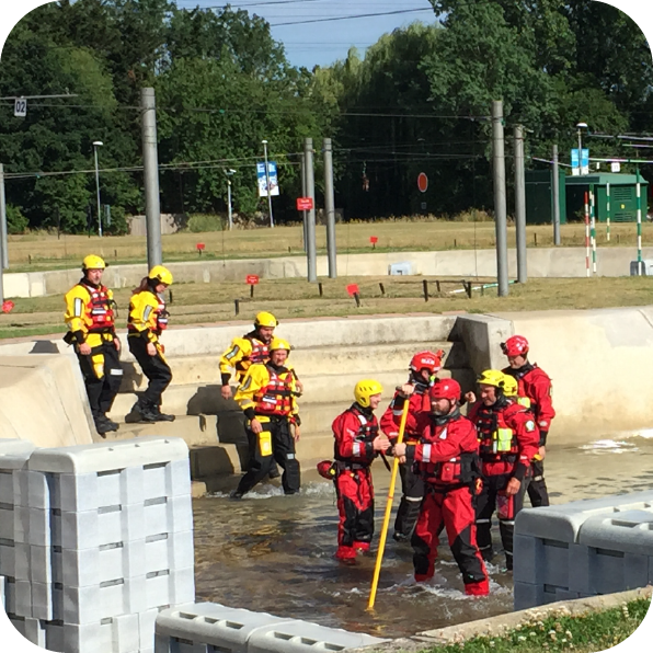 Rescue training teams 